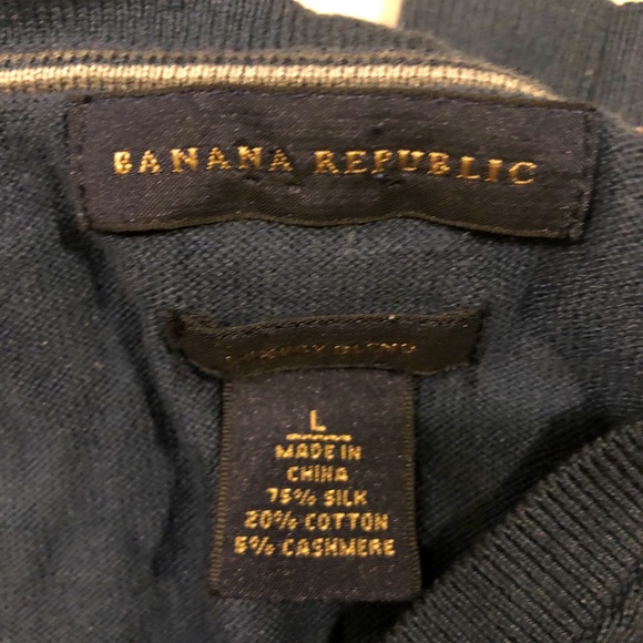 Banana Republic Men’s V neck sweater - Picture 2 of 2